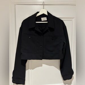 WILFRED CROPPED JACKET SOZE LARGE IN BLACK